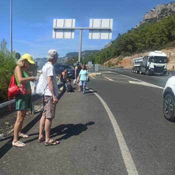 Muğla Büyükşehir Belediyesi Durak Olmayan Otoyolda Yolcu İndirme