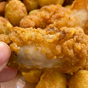 Lezita, Tavukların Tüylerini Temizlemeden Galetaya Buluyor!