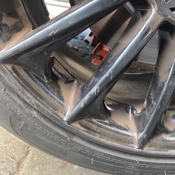 Yuke Lastik Jant Düzeltme Hizmetinde Çizilen 3 Jant