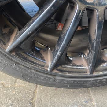 Yuke Lastik Jant Düzeltme Hizmetinde Çizilen 3 Jant