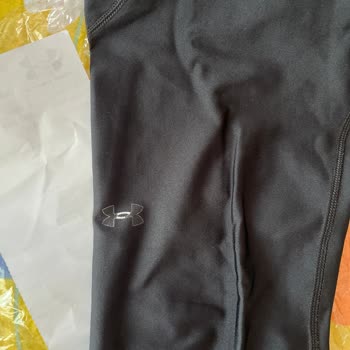 Under Armour Taytım 3 Ay Kullanımda Söküldü Ve Amblemi Yırtıldı