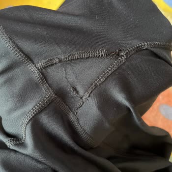 Under Armour Taytım 3 Ay Kullanımda Söküldü Ve Amblemi Yırtıldı