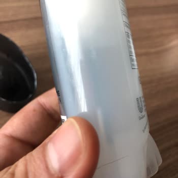Rexona Clinical Roll On Durduğu Yerde Sıvı Hale Dönüşüp Aktı