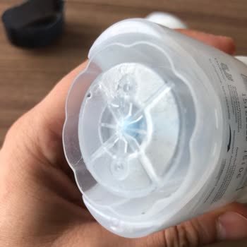 Rexona Clinical Roll On Durduğu Yerde Sıvı Hale Dönüşüp Aktı