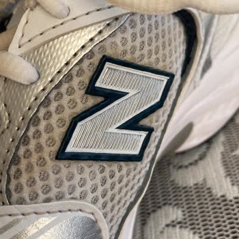 New Balance 530 Sarı Leke Oluşması