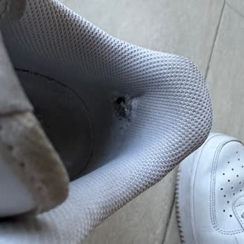 Nike Air Force 1 Topuk Yırtılması