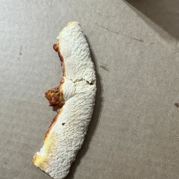 Akşehir Domino's Pizza Hamuru Çiğ Çıktı