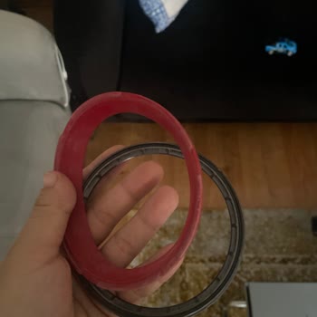 Dyson V15 Toz Haznesinin Lastiği Çıktı