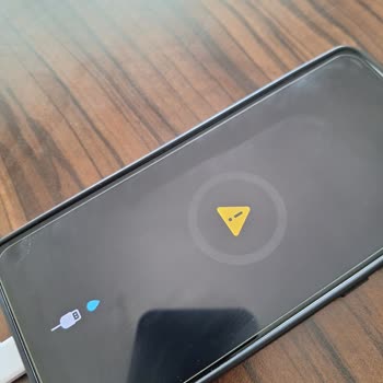 Samsung Telefon A73 5G Nem Uyarısı Veriyor