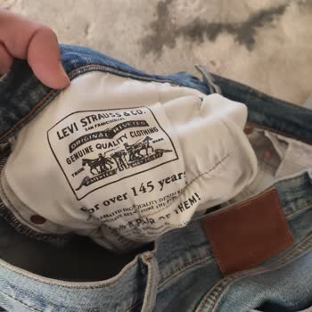 Levis Pantolon Yırtıldı