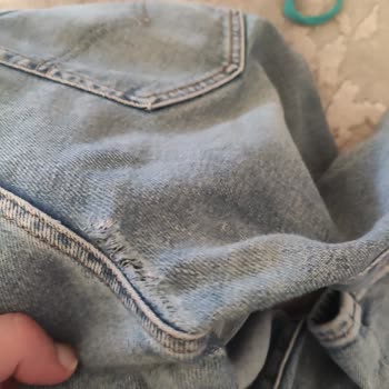 Levis Pantolon Yırtıldı