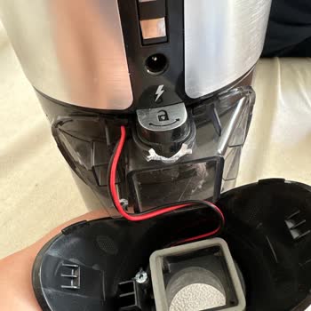 Arnica Solara Şarjlı Süpürge Kendiliğinden Kırıldı