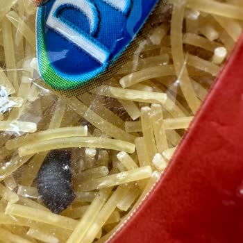 Piyale Tel Şehriye İçinde Bir Cisim Var