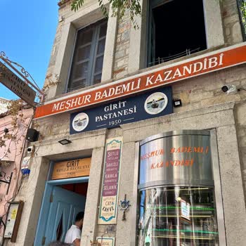 Girit Pastanesi 1950 Çok Şımarıklar