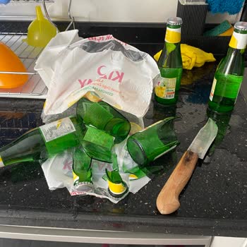 Kızılay Maden Suyu Cam Şişesi Patlaması