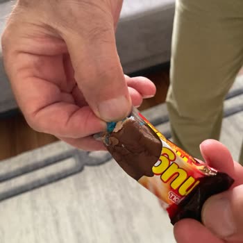 A101 Çikolatanın İçerisinden Çöp Poşeti Benzeri Mavi Poşet Çıkması