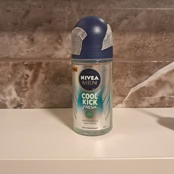 Nivea Roll Un Elbiselerde Geçmeyen Sarı Leke Bırakıyor!