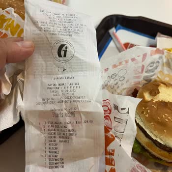 Burger King Görseldeki Menü Gelen Menü Farklı