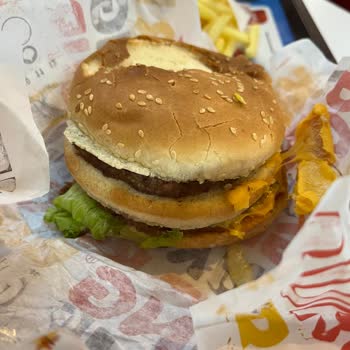 Burger King Görseldeki Menü Gelen Menü Farklı