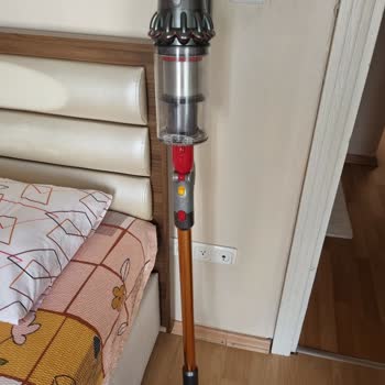 Dyson Şarjlı Süpürge Kendiliğinden Duruyor