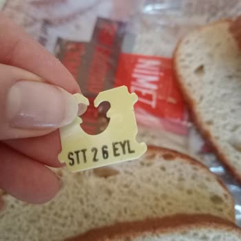 Nimet Gıda Son Kullanma Tarihi Geçmemiş Olmasına Rağmen Küflenmiş Ekmek