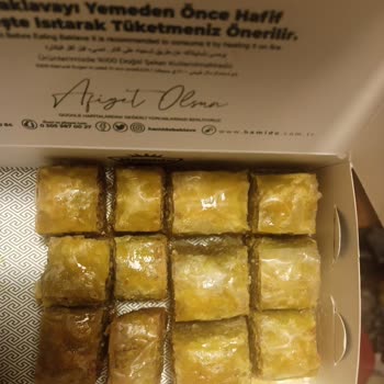Yemeksepeti'nde Tane Hesabı Alınan Baklava İkiye Bölünüp Satılıyor
