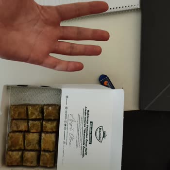 Yemeksepeti'nde Tane Hesabı Alınan Baklava İkiye Bölünüp Satılıyor
