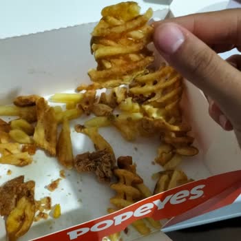 Popeyes Patates ve Tavukları Bayattı