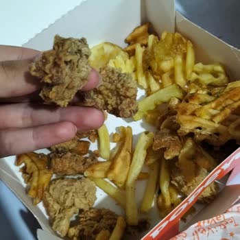 Popeyes Patates ve Tavukları Bayattı