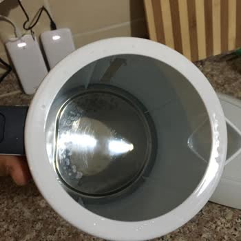 Altus Çaycı İçinde Beyaz Lekeler Ve Yağ Tabakası Oluşuyor