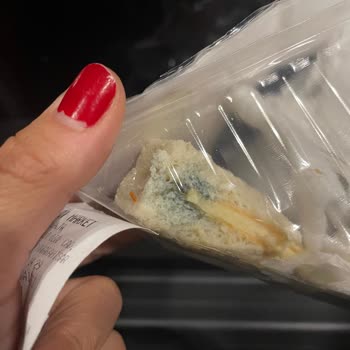 Shell Deli2go Sandviçinde Küf