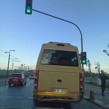 İBB - İstanbul Büyükşehir Belediyesi Eski Edirne Asfaltı Caddesi Minibüs Krizi