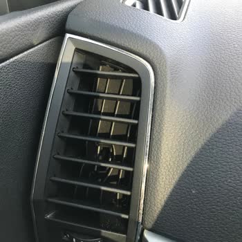 Skoda Havalandırma Kanalı Elcik Dökülmesi