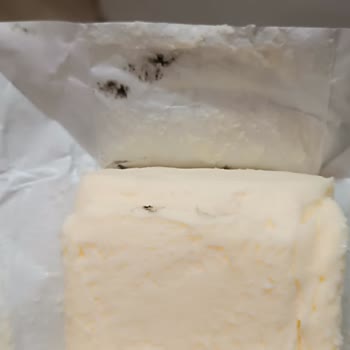 A101 Yeni Açılmasına Rağmen Üstünde Siyahlıklar Olan Milkten Tereyağı