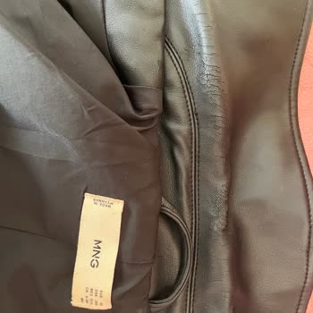 Mango Deri Ceket Ense Kısmında Soyulma