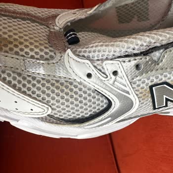 SuperStep New Balance 530 Kendi Kendine Lekelendi?