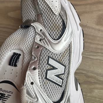 SuperStep New Balance 530 Kendi Kendine Lekelendi?