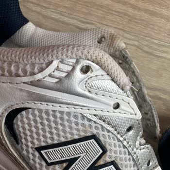 SuperStep New Balance 530 Kendi Kendine Lekelendi?