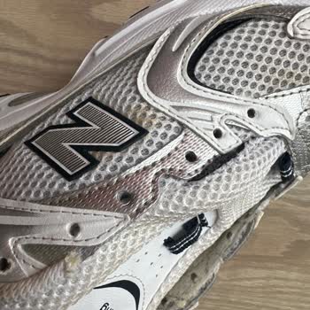 SuperStep New Balance 530 Kendi Kendine Lekelendi?