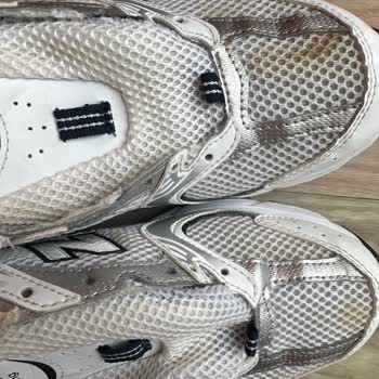 SuperStep New Balance 530 Kendi Kendine Lekelendi?