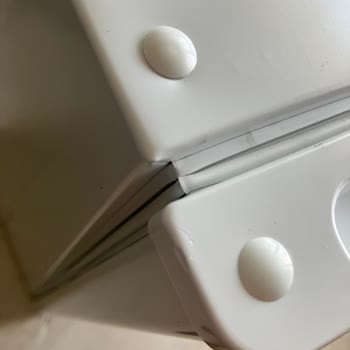 Dijutsu Hasarlı Mini Buzdolabı