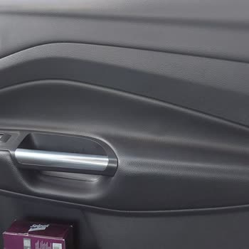 Ford Kuga ST-Line Aracımın Kolçak Derileri Kabarıyor