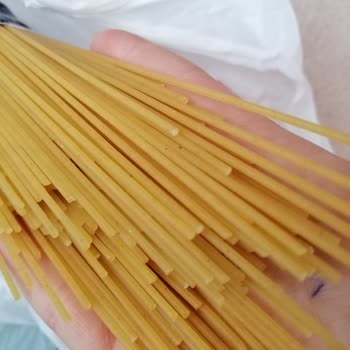 BİM Spagetti Makarnanın İçindeki Siyah Siyah Maddeler