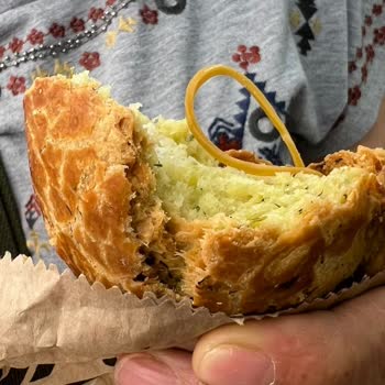 Seyran Pastanesi'nin Poğaçasından Çıkan Paket Lastiği