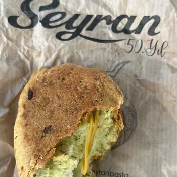 Seyran Pastanesi'nin Poğaçasından Çıkan Paket Lastiği