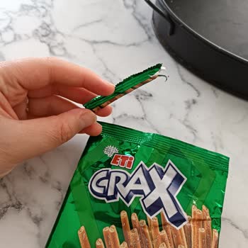 Eti Crax Çubuk Kraker Paketinden Ambalaj Parçası Çıktı