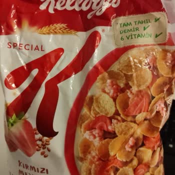 Kellogg's Special Kırmızı Meyveli Gevreğin İçinden Çıkan Böcek
