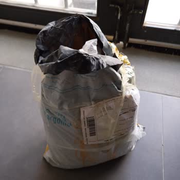 PTT Kargo, Kargomu Haber Vermeden Kapının Önüne Bırakıp Gitmiş