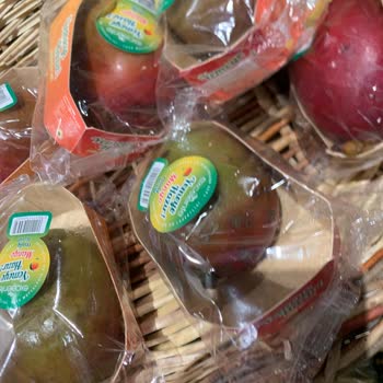 Macro Center'da Bozuk Meyve Satışı