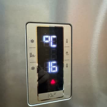 Arçelik 5850 Ndeı No Frost Buzdolabı Hasarlı Ve Soğutmuyor.